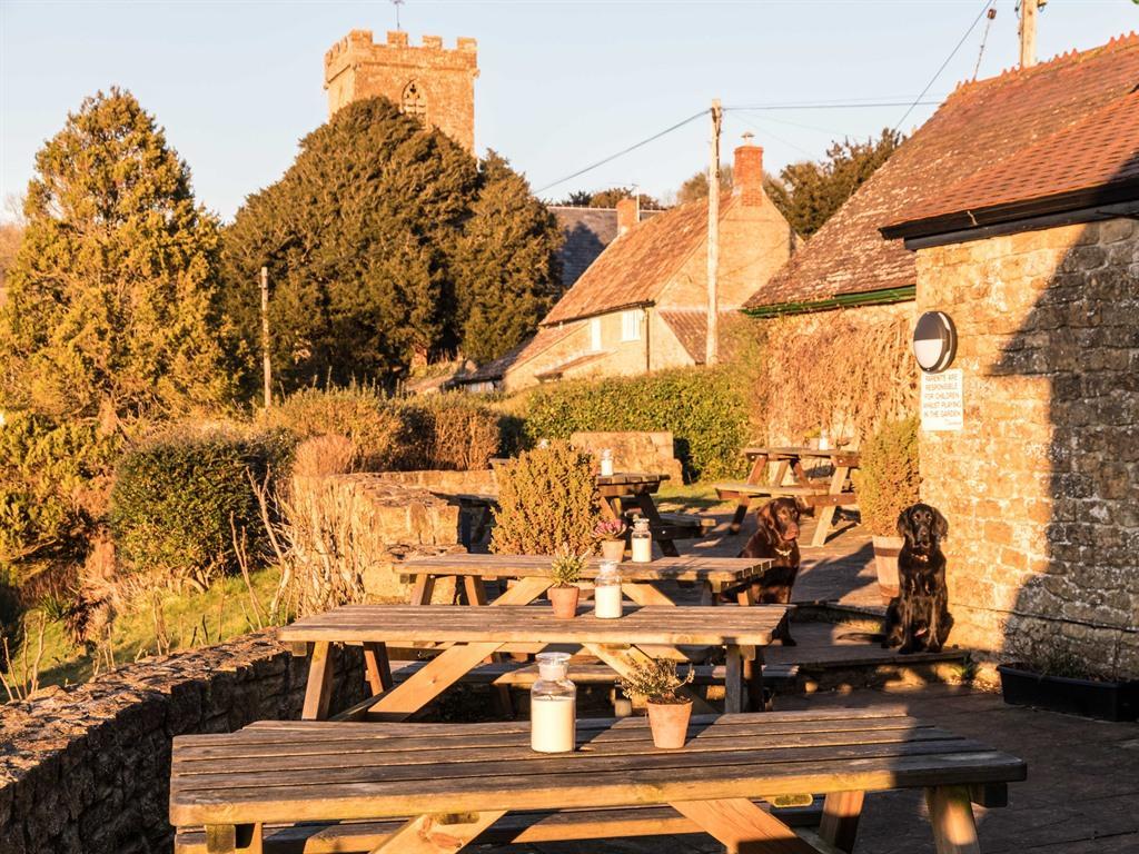 Three Horseshoes Inn Powerstock Exterior photo