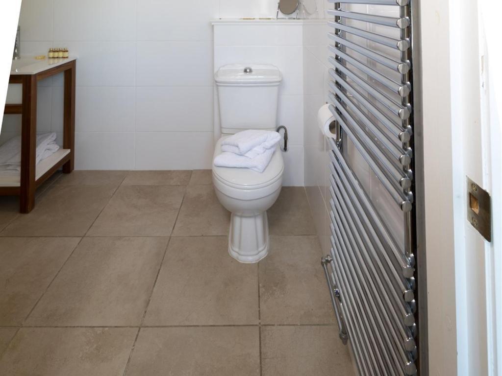 Three Horseshoes Inn Powerstock Room photo